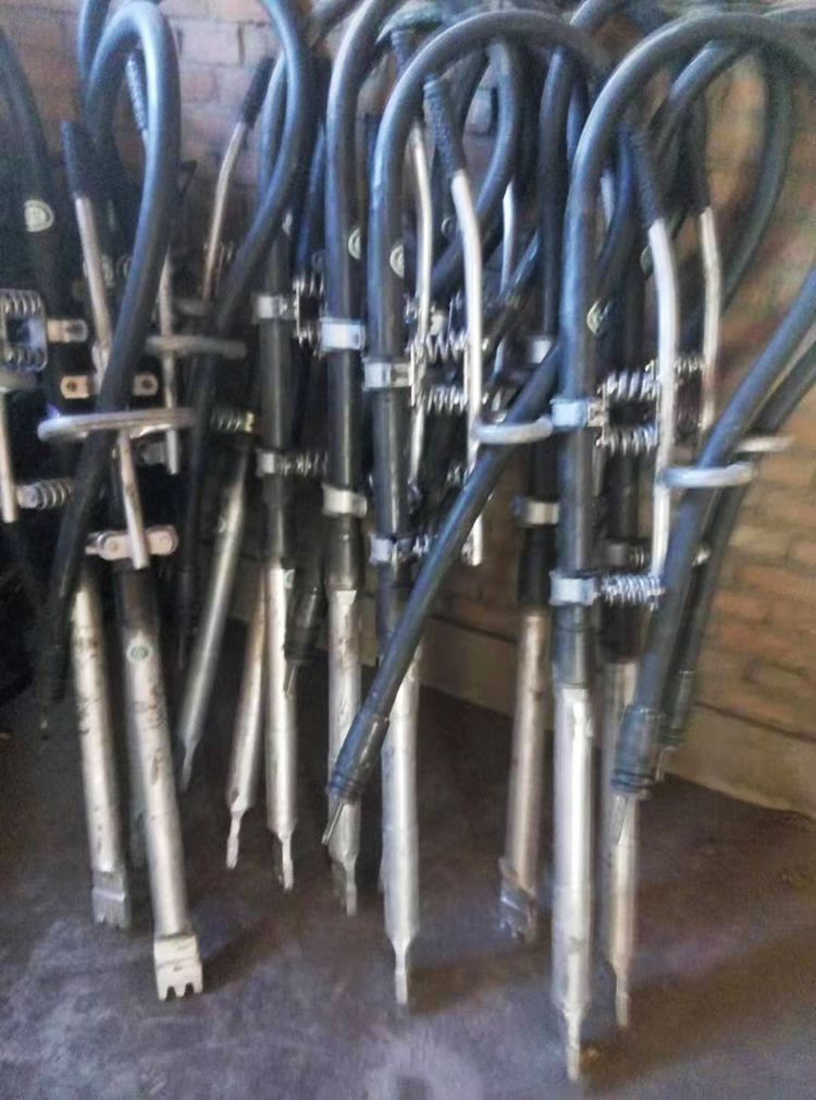 ND-4X4型一(yi)拖四内燃軟軸(zhóu)高頻搗固機