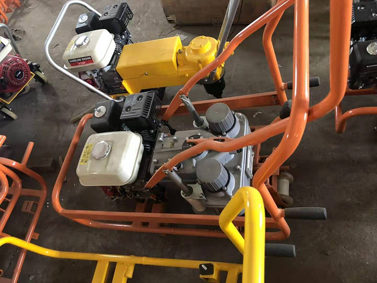 NLB-600型(xing)雙頭内(nèi)燃螺栓(shuan)扳手