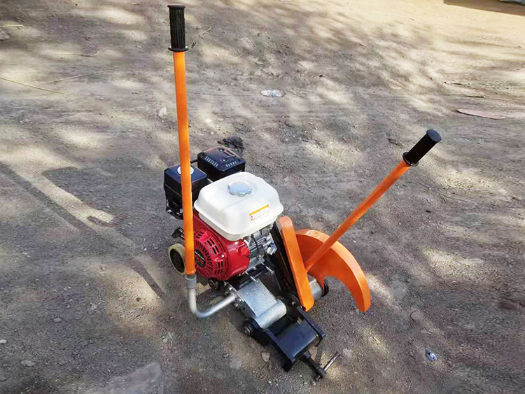 NQG-6.5II型(xing)内燃鋼軌鋸(jù)軌機