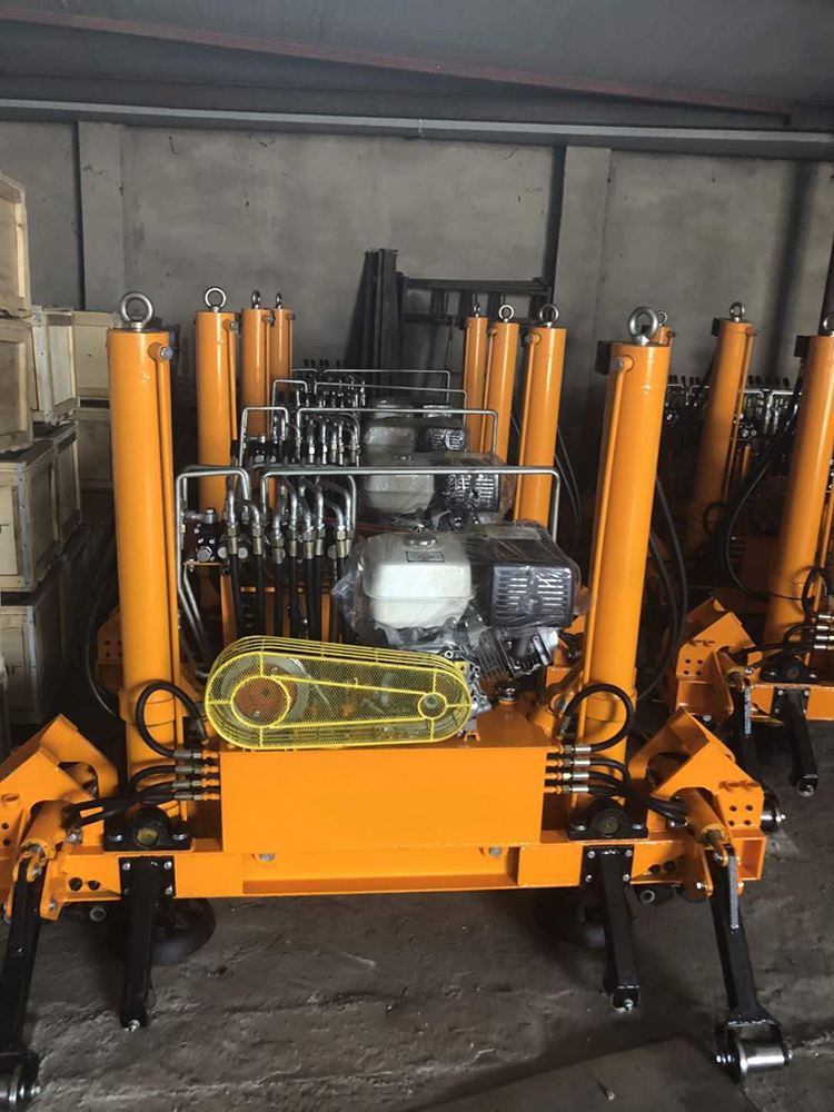 YQBJ-250型門式液(ye)壓起撥道(dao)機