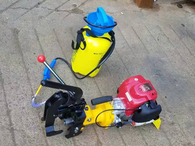 NZG-31型内燃鋼(gang)軌鑽孔機