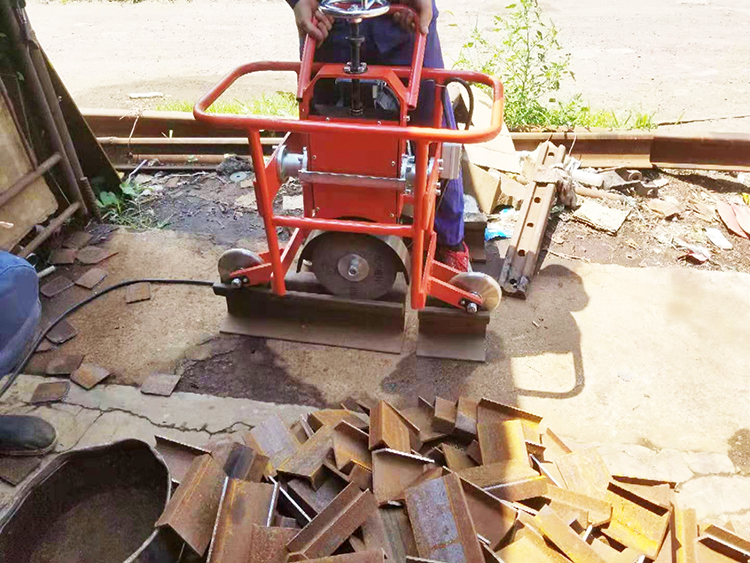 FMG-3.0型内燃槽(cáo)型軌仿形打磨機(ji)