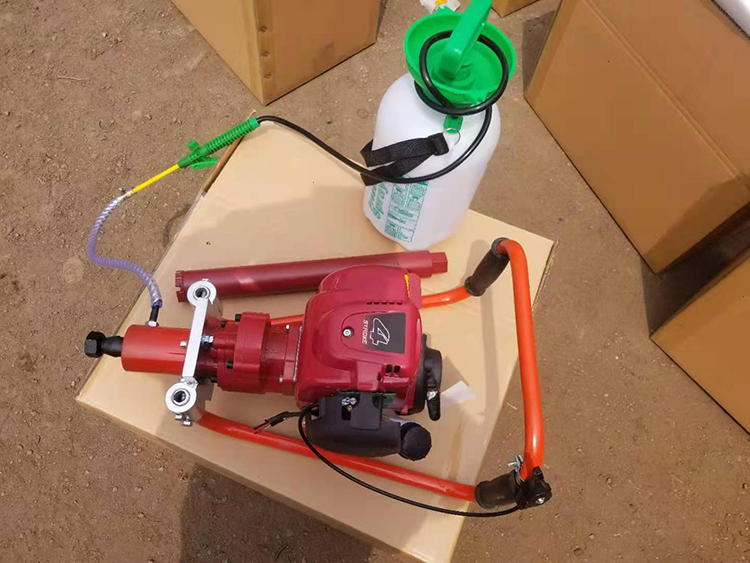 NLQ-45型(xing)内燃砼枕螺(luó)栓鑽取機