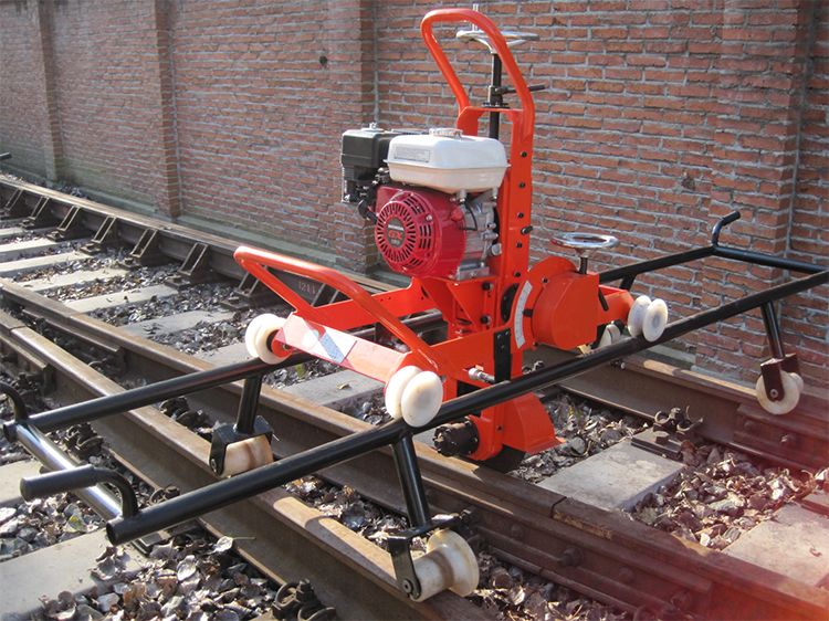 NCM-4.0型内燃道(dao)岔打磨機 