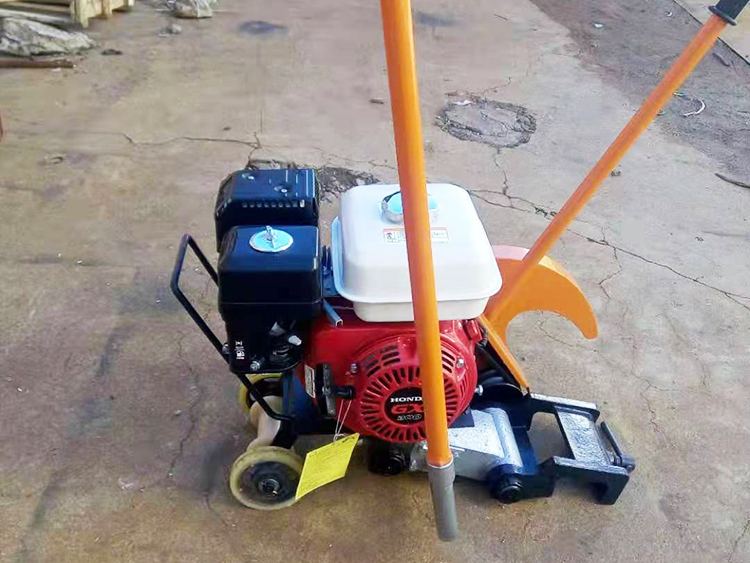 NQG-6.5II型内(nei)燃鋼軌鋸軌(gui)機