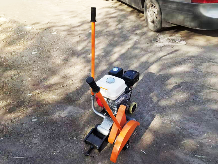 NQG-6.5II型(xing)内燃鋼軌鋸(ju)軌機 